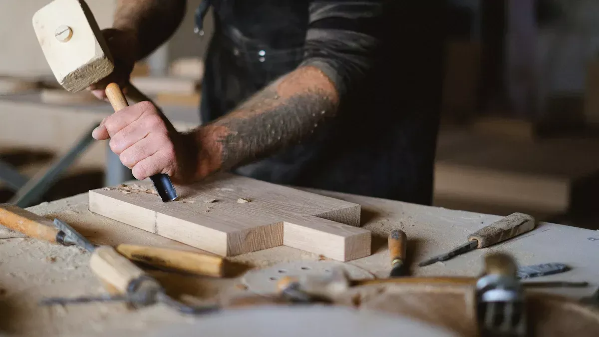 Cara membuat potongan yang bersih dan akurat dengan pahat